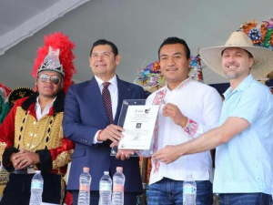 Carnaval de Huejotzingo recibe sello "Hecho en M&eacute;xico"