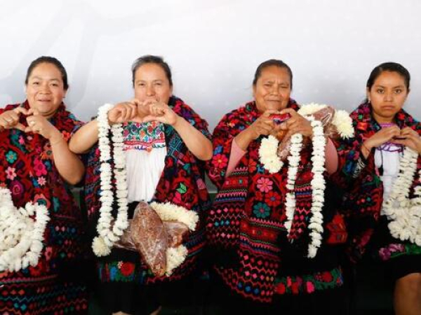 Obra Comunitaria fortalece liderazgo femenino
