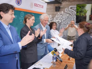 Puebla entrega 16 Distintivos H