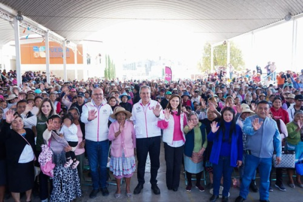 Ayuntamiento de Puebla entrega apoyos en Canoa