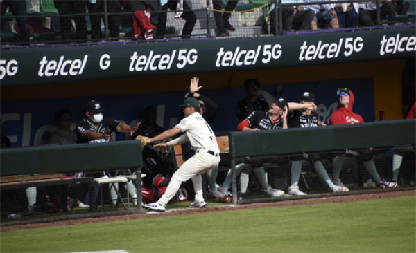 Los emplumados caen en tercer juego de la serie